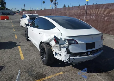 2022 Tesla Model 3 Performance Dual Motor All-Wheel Drive z USA, uszkodzony, nr VIN 5YJ3E1EC2NF261873